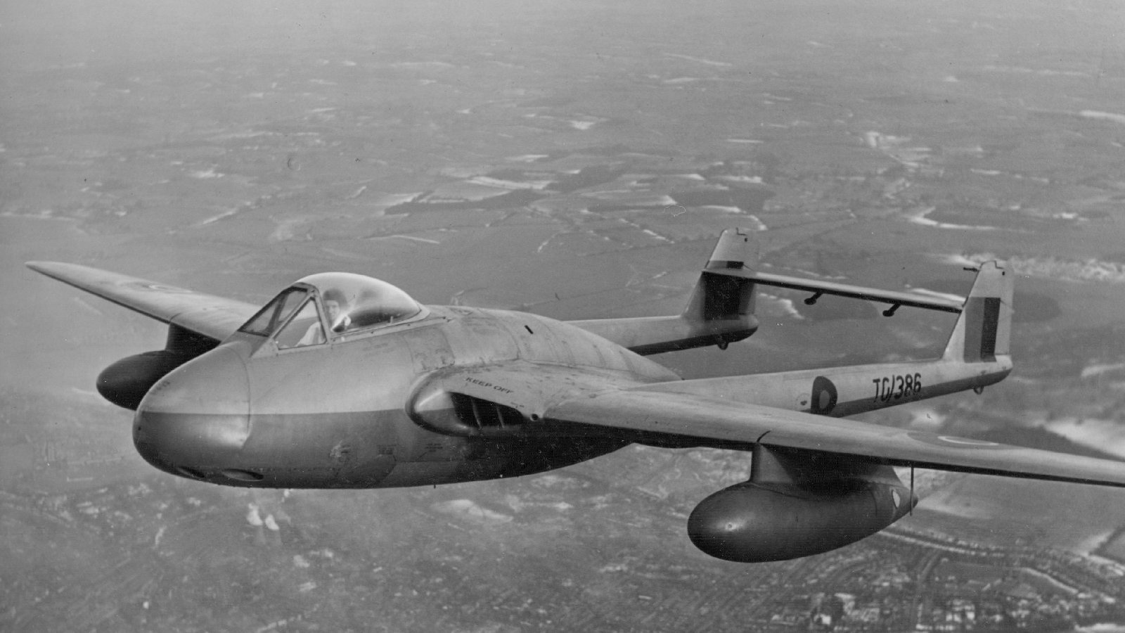 DH100 Vampire Mk.1 (TG386) Air to air DH100 Vampire Mk.1 (TG386) Air to air