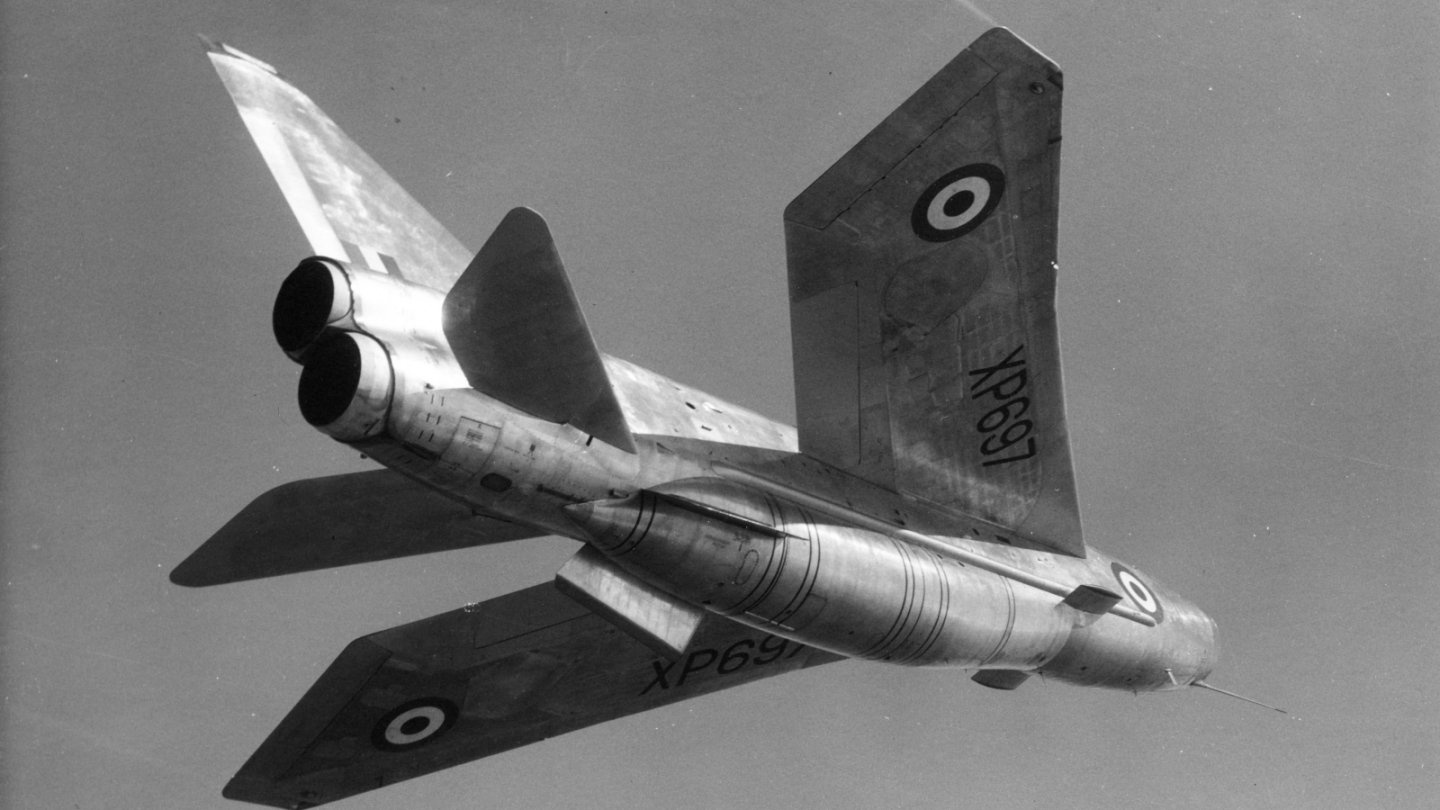EE Lightning F.6 RAF (XP697) air to air EE Lightning F.6 RAF (XP697) air to air